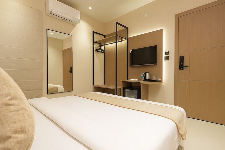 Room 2 of 16