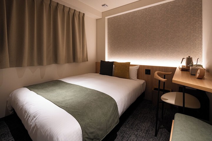 Room 4 of 13