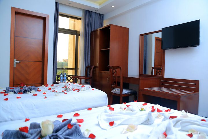 Room 9 of 25
