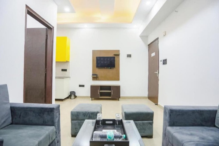 Room 2 of 38