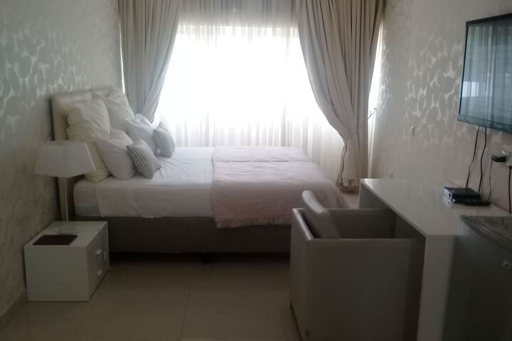 Room 5 of 17