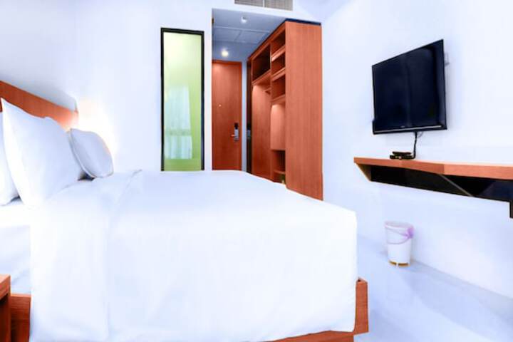 Room 12 of 100