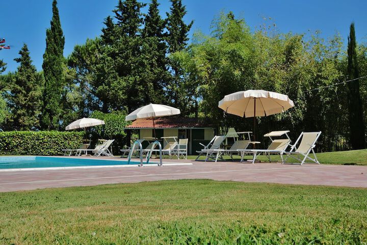 Pool 102 of 132