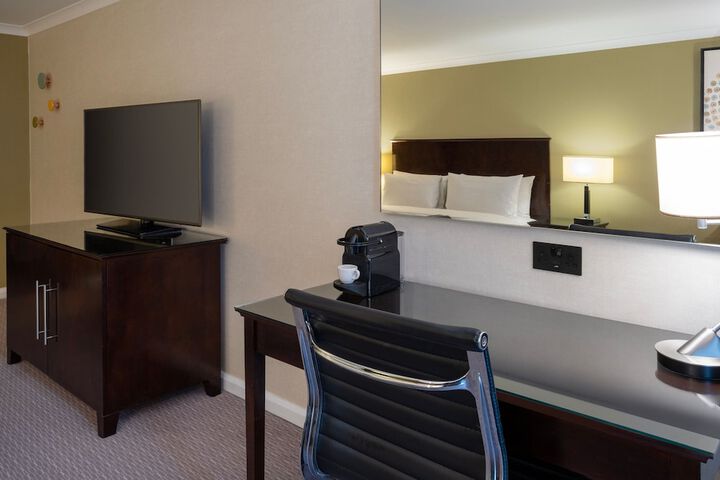 Room 3 of 71