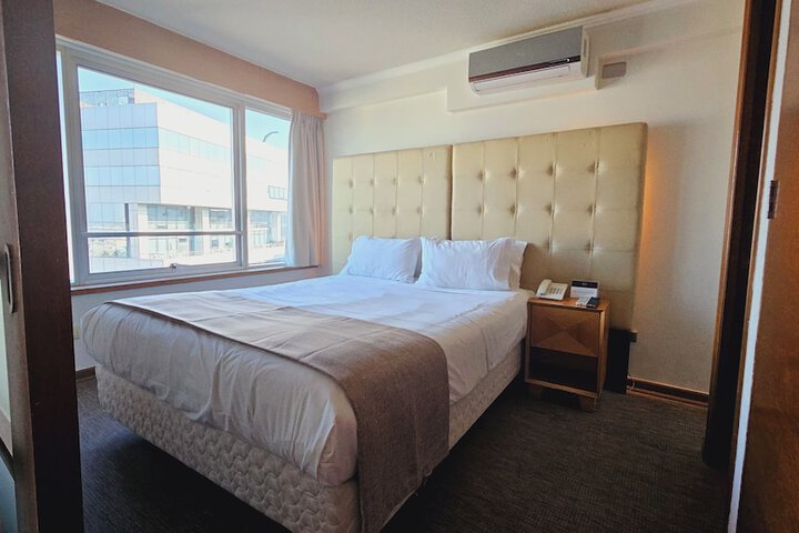 Room 34 of 77