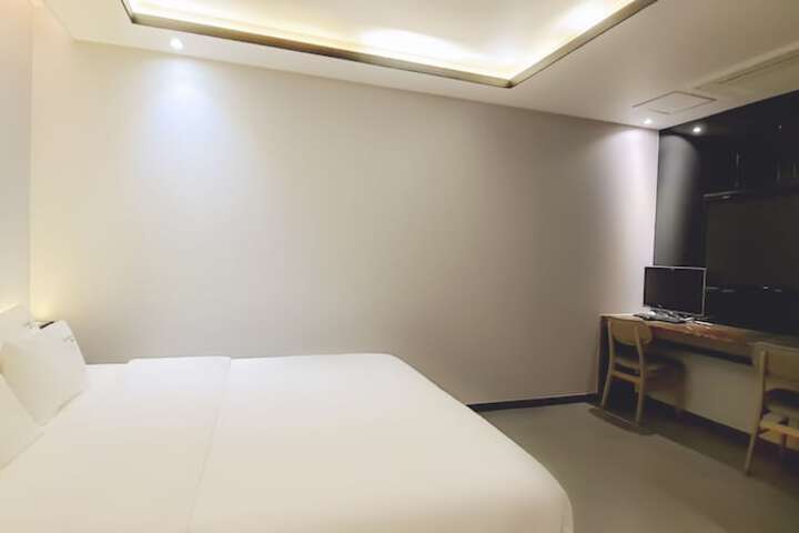 Room 11 of 89