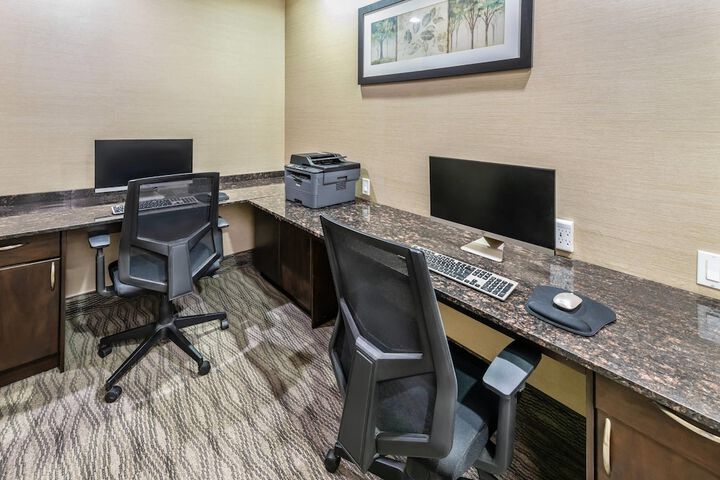 Business Center 22 of 26