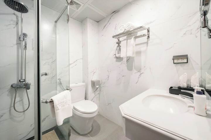 Room 18 of 23