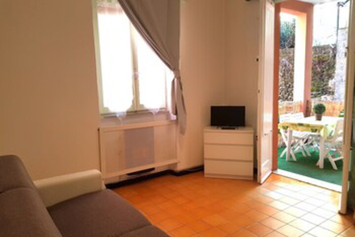 Room 6 of 11