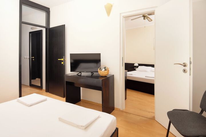 Room 10 of 67