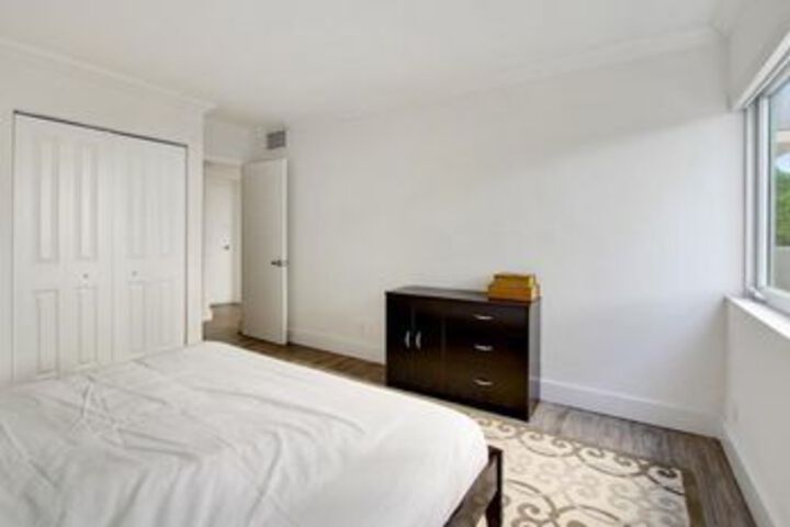 Room 6 of 14