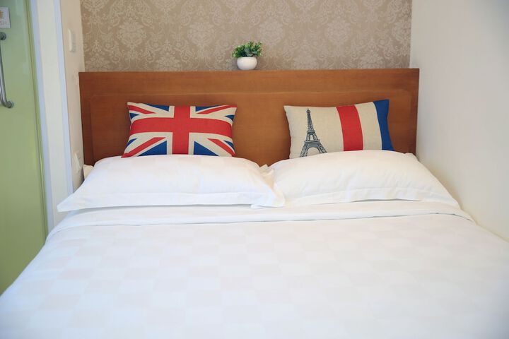 Room 8 of 53
