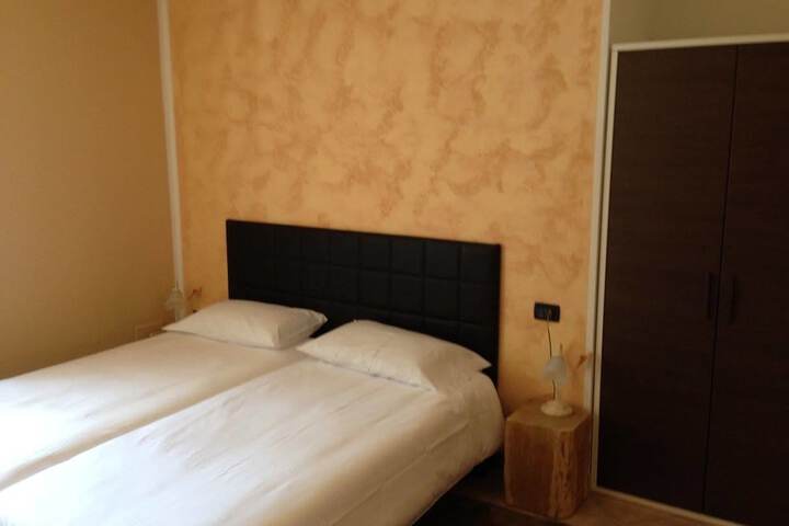 Room 4 of 33