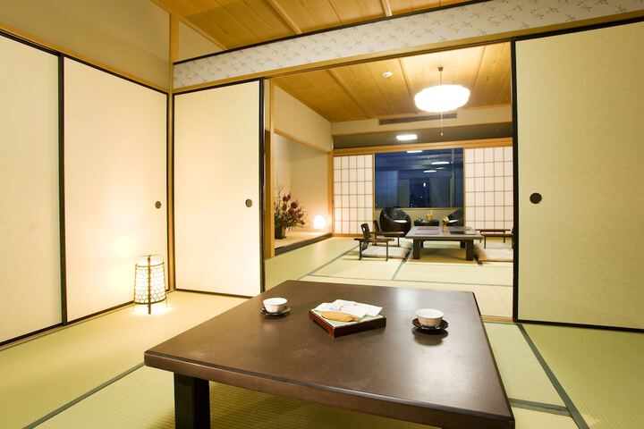 Room 4 of 50
