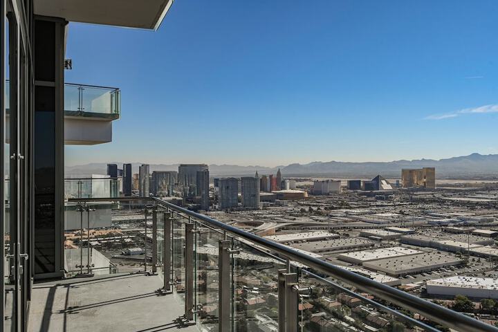 Terrace/Patio 302 of 484