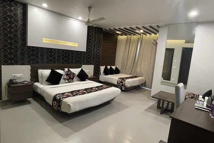 Room 27 of 40