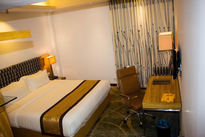 Room 19 of 100