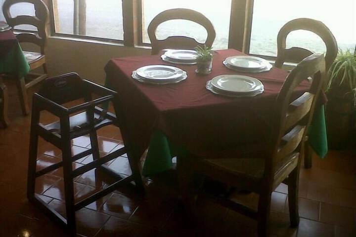 Dining 28 of 49