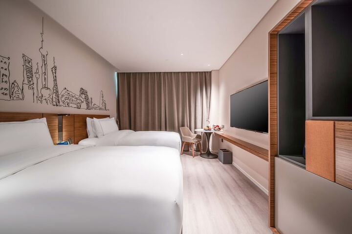 Room 4 of 20