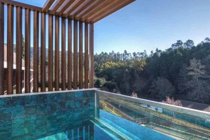 Hotel Pool
