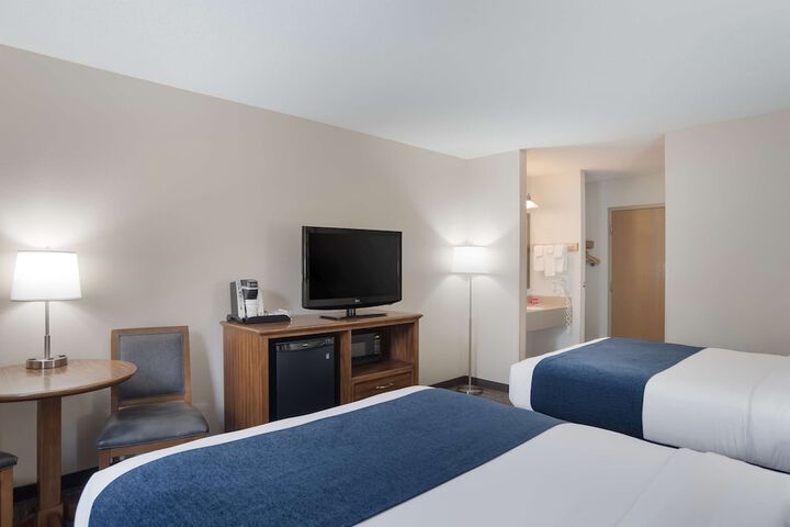 2 Double Beds (9 of 11)