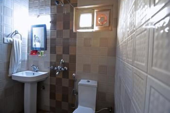 Room 5 of 25