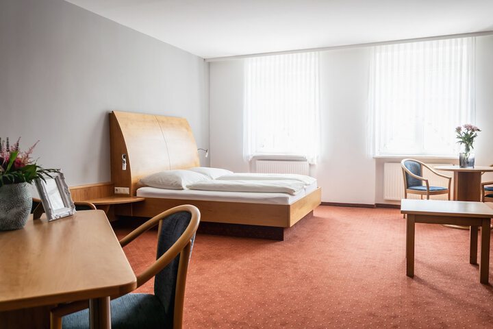 Room 4 of 18