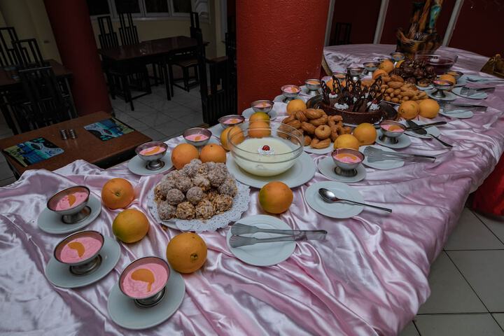 Dining 30 of 52