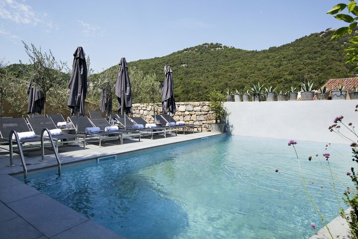 Pool 42 of 66