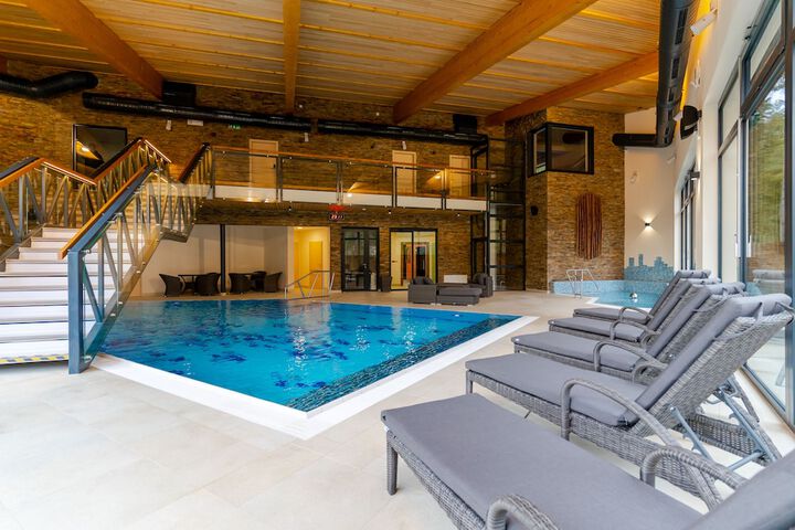 Pool 11 of 34