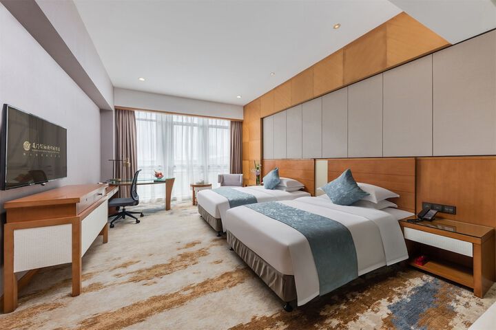 Room 2 of 82