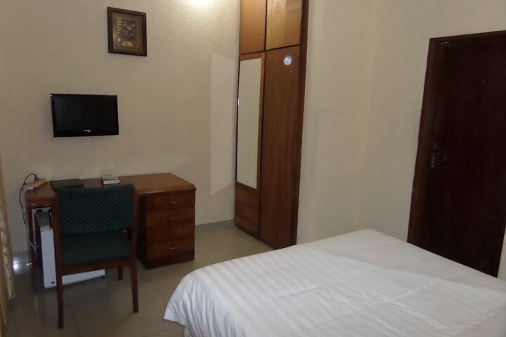 Room 15 of 23