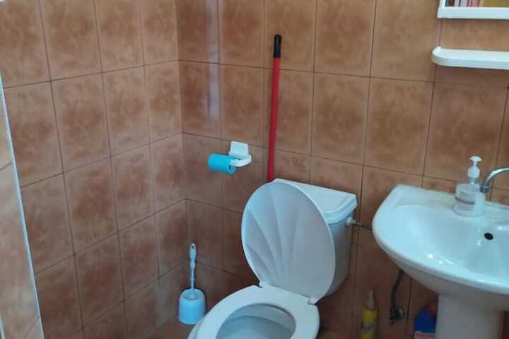 Room 6 of 30