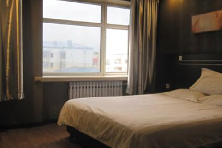 Room 5 of 8