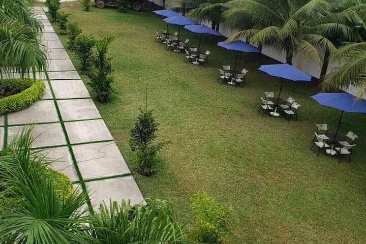 Hotel Exterior 104 of 120