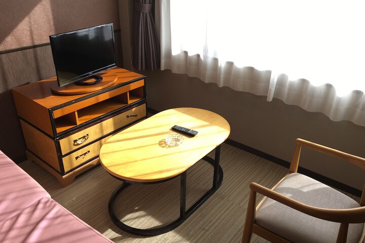 Room 3 of 43