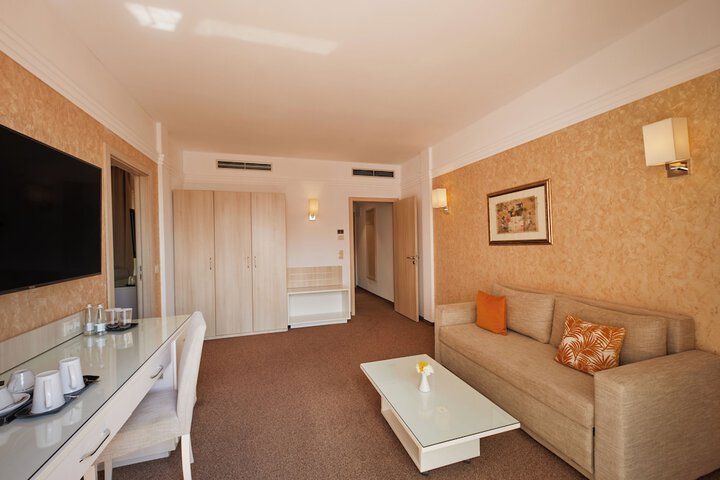 Room 26 of 127