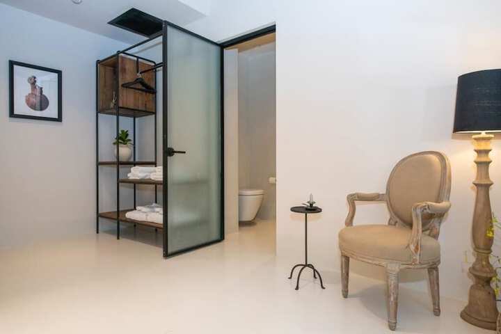 Room 58 of 190