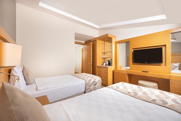 Room 68 of 321
