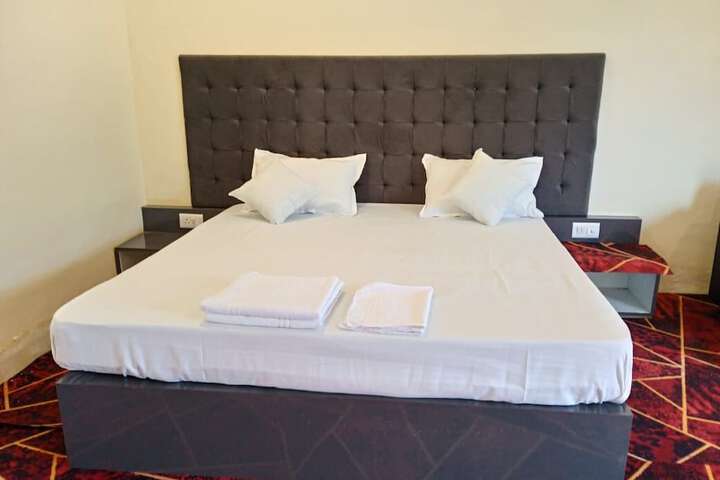 Room 2 of 16