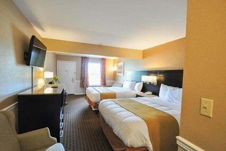 2 Queen Beds (8 of 9)
