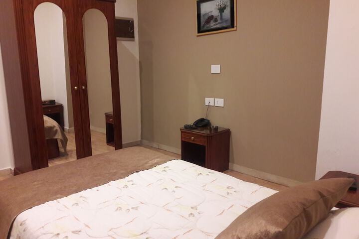 Room 18 of 119