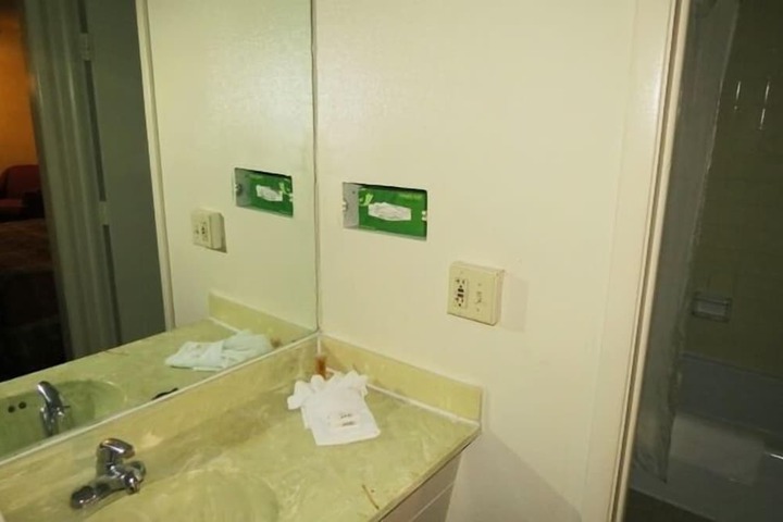 Room 12 of 18