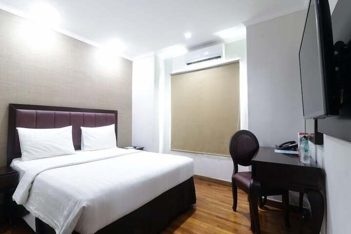 Room 7 of 34