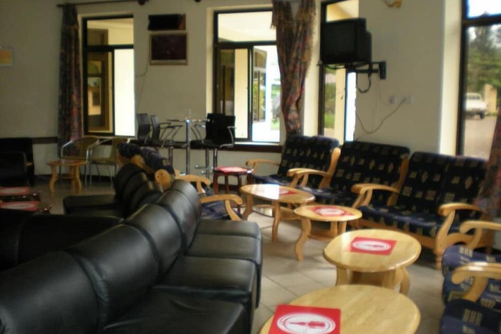 Lounge 50 of 82