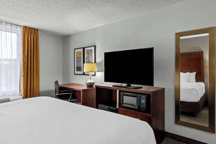 1 King Bed (7 of 14)