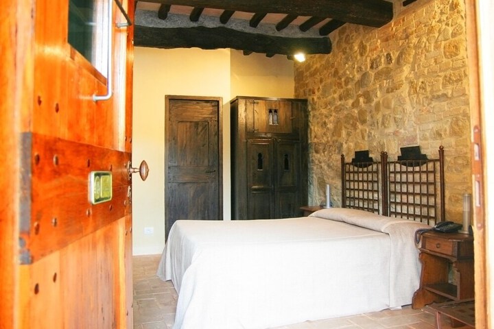 Room 7 of 57