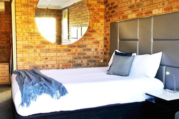 Room 25 of 37