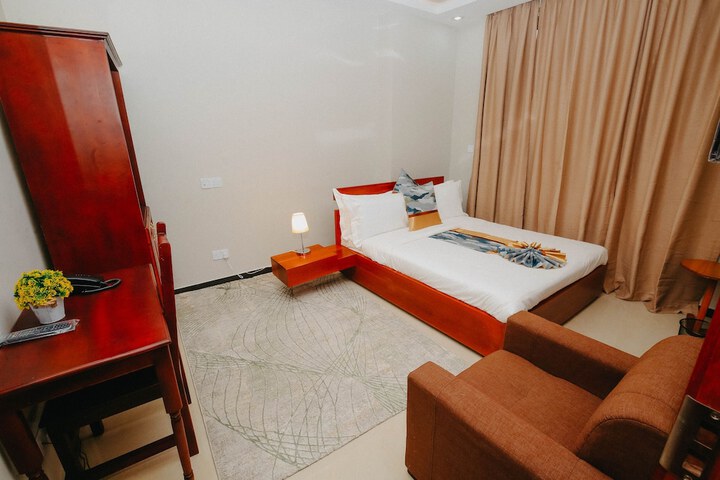 Room 2 of 27