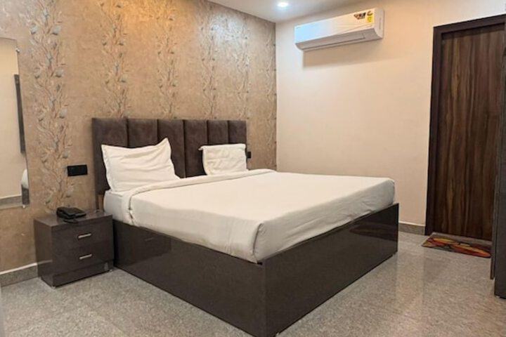 Room 12 of 42